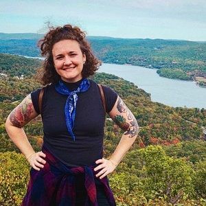 Meet your Posher, Caitlin